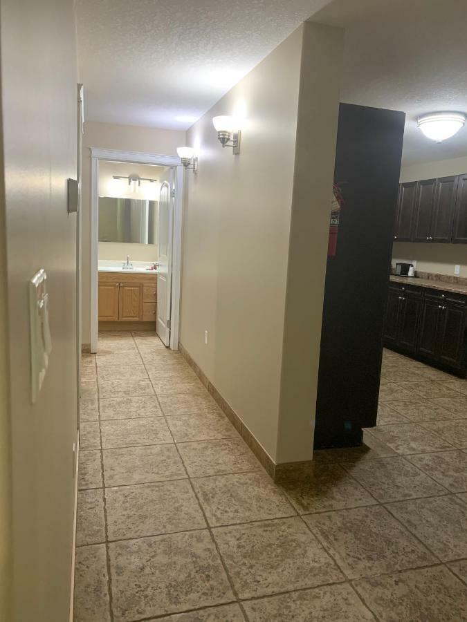 Super 8 By Wyndham Fort Mcmurray Esterno foto